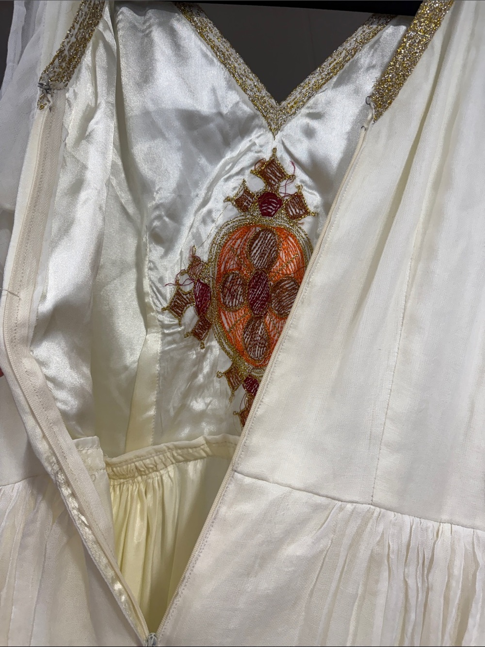 Ethiopian Traditional Dress - Picture 5 of 16
